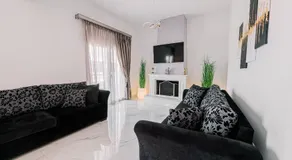 BLACK & WHITE SeaSide House - Image 2