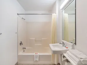 Rose Park Inn & Suites I-10 East San Antonio - Image 4