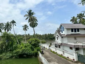 Furnished Guesthouse near Backwaters - Image 4