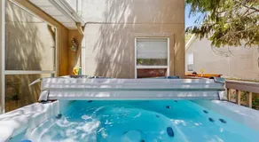 Quiet & spacious townhome with a private hot tub & great views - close to skiing - Image 4