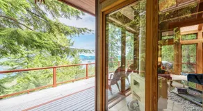 Oasis de paix dans les arbres avec jacuzzi - Image 3