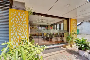 Super Townhouse Ernakulam North - Image 5