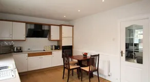 Whitley Bay - Sleeps 6 - Parking - Fast Wifi - Dogs Welcome - Image 3