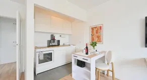 Beautiful and stylish 1-Bedroom with Kitchen and King size bed - Image 2