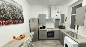 County House - 5 Bedroom Deluxe Apartment - Image 3
