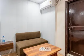 La Deliche Stays - Image 2