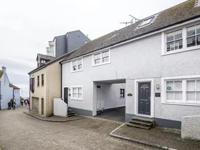 Harry's - 2 Bedroom Holiday Home - Tenby - Image 5
