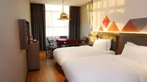 Borrman Hotel Zhonghsan Guzheng Huayi Plaza Light Rail Station - Image 4