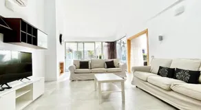 Isabella spacious modern villa with sea views - Image 2