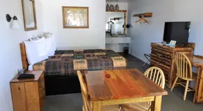 Eagle's Nest Motel - Image 5