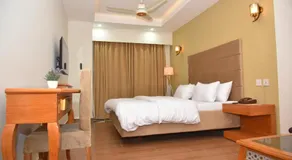 Stay Near Earthquake Memorial Bridge & Red Fort,room 212 - Image 2