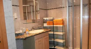 Double room, bath, toilet, north - Image 2
