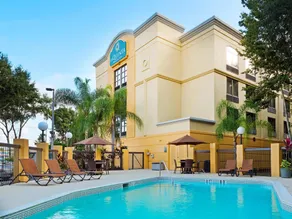 Comfort Inn & Suites Tampa North I-75 - Image 4