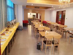 Pai Hotel (Yulin railway station college store) - Image 3