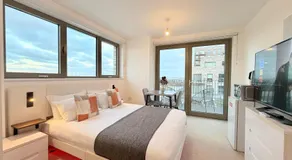Riverside Rooms and Apartments - Image 2