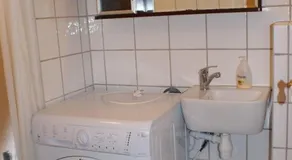 Cozy small bedroom flat - Image 2