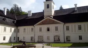 Chata nad kúpaliskom - Image 5