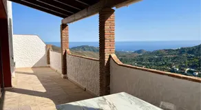 Ojen Penthouse - Image 4