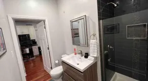Cozy Chicago Apartment next to the River - Image 2