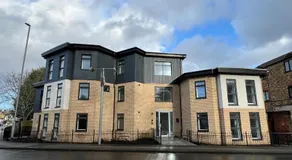 5 Town centre, entire flat, free parking king bed - Image 4