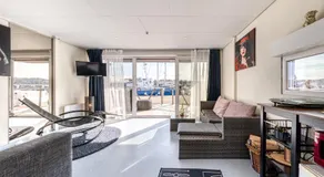 Cozy Floating house with sauna - Image 3