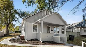 Dundee 3Br2Ba house sleeps 9 plus crib central Omaha - Image 3