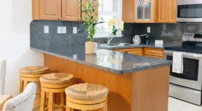 E&A SouthWest Miami Cozy 2BR Apartment with Private Parking - Image 4