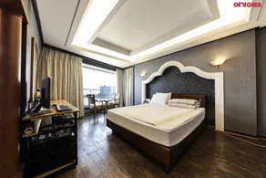 Bridge Hotel - Image 2