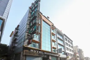 Vaccinated Staff- OYO 2157 Hotel High 5 Land - Image 4