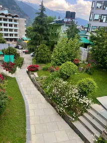 Hotel Tourist 10 minutes walking distance from the mall - Image 3
