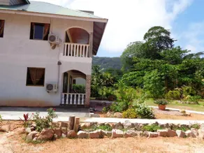 Linsen Self Catering Apartments - Image 5
