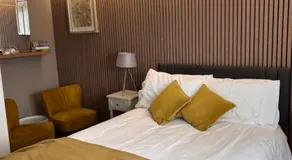 The Strand Road Guest House - Image 4