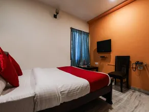 OYO Maanne Hospitality Services Near Alcazar Mall - Image 3