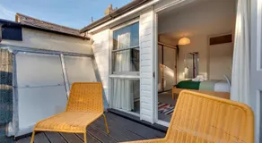 Modern and Stylish Townhouse in City Centre Pass the Keys - Image 5