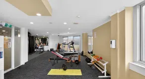 Central Studio with Pool, Gym Access 2mins Walk Beach - Image 3