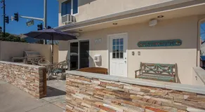 Newport Beach House 1 block from the beach FREE pickleball courts and 6 beach cruisers - Image 5