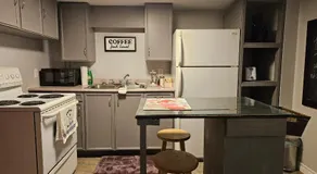 Bright and Cozy Studio - Image 3