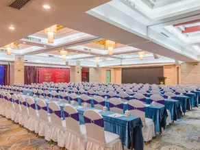 Overseas Chinese Hotel - Image 5