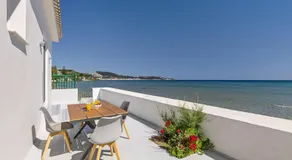 Aliki's Summerhouses Beachfront - Image 4