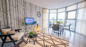Luxurious PENTHOUSE SUITE with Panoramic Views & FREE Parking in Cardiff City Centre - Image 2