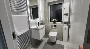 Single room with street view - Image 4