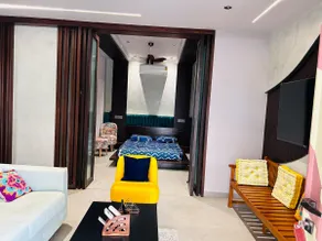 Cozy and Spacious one Bedroom Penthouse - Image 2