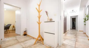 Three Lilies Apartments - Image 4