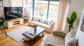 Cozy 2 bed flat by seafront - Image 3