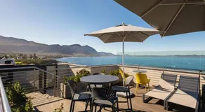 Hermanus Waterfront Boho Studio Apartment, Whale Coast Hideaway - Image 3
