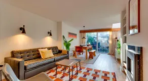 Modern and Stylish Townhouse in City Centre Pass the Keys - Image 2