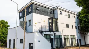 Stylish & Modern Apartment - Southend Stays - Image 3