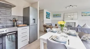Host & Stay - Robin's Nest - Image 2