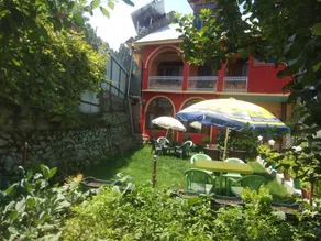WANI GUEST HOUSE - Image 4