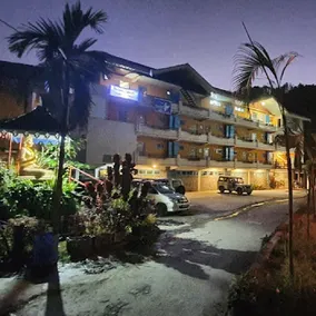 Smile Land Hotel And Resort - Image 1